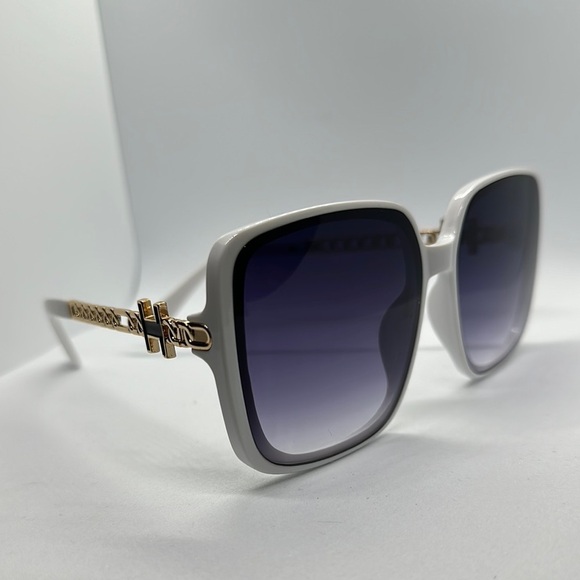 Chic Oversized Square Sunglasses - White Frame, Gold Accents, UV Protection NWT main image 9